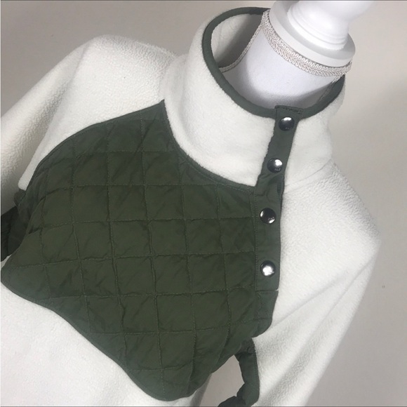 Abercrombie and Fitch Asymmetrical snap up fleece Size Small - Picture 5 of 8